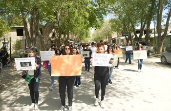 Los vecinos marcharon para pedir