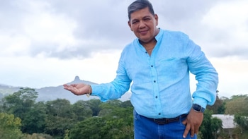 Salazar Gam se separó de su cargo a principios de enero de 2024 para buscar la reelección. (Facebook/Carlos Gam)