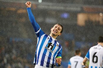 Mikel Oyarzabal celebra el gol