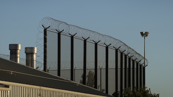 Tres presos se suicidan en