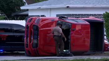 Persecución, vuelco y dos heridos en un operativo por secuestro en Miami-Dade