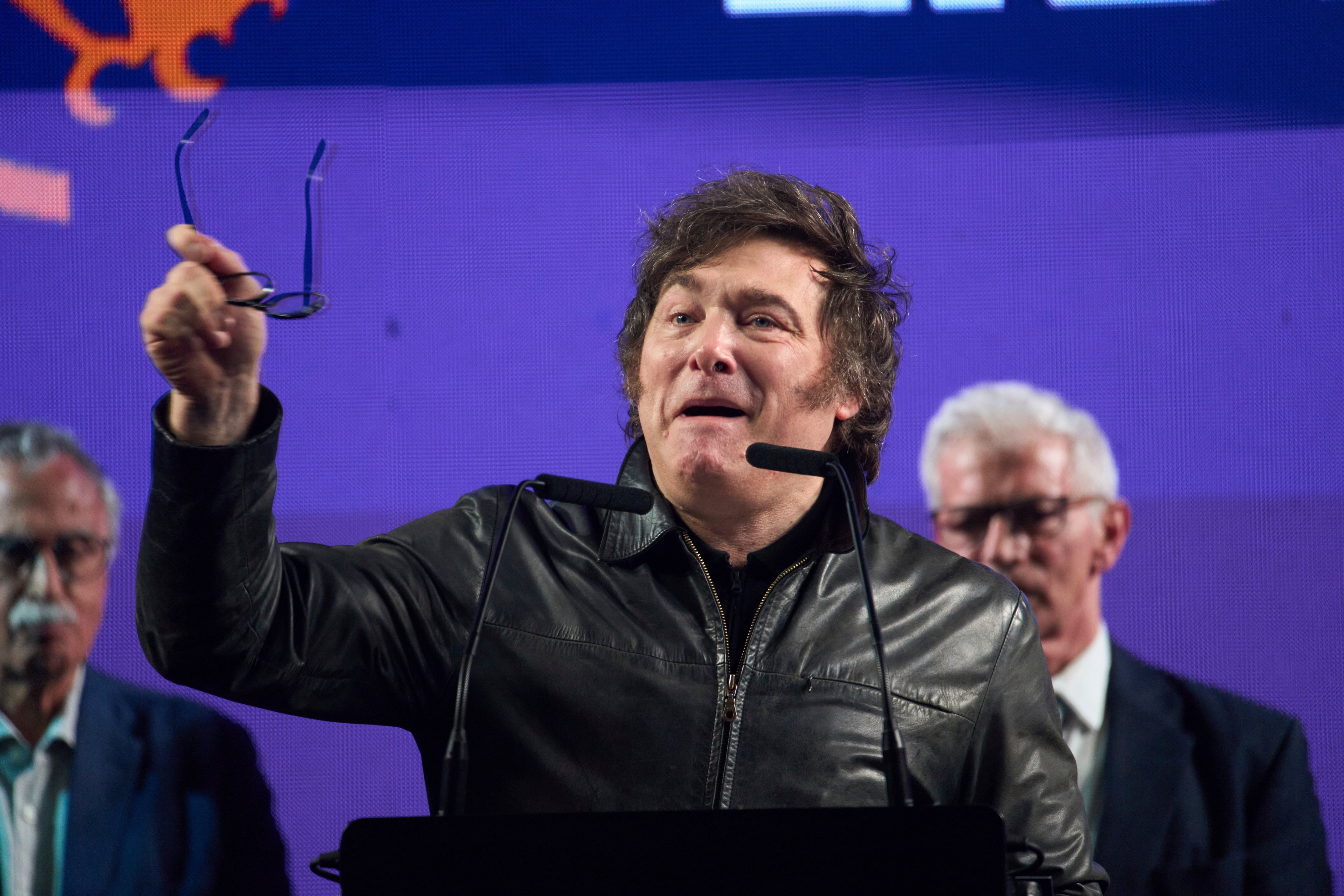 Javier Milei dictó el decreto 340 que fue frenado por la justicia laboral (Foto AP/Rodrigo Abd)