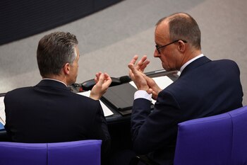 El primer secretario parlamentario del