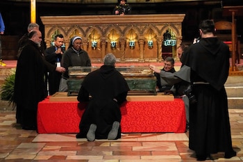 Fieles y miembros del clero