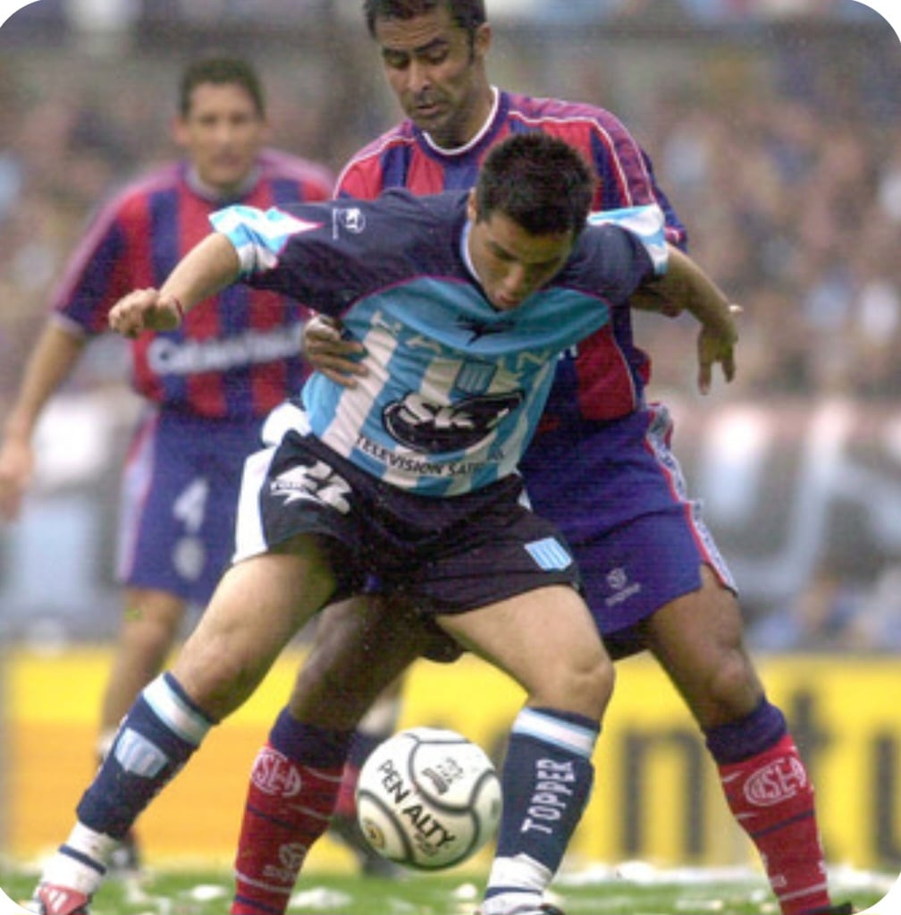 Una lesión complicó el paso de Medero por San Lorenzo. En la foto, marcando al