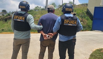 La Policía Nacional Civil de Guatemala expulsó al salvadoreño presunto integrante de la Mara Salvatrucha, Óscar Ernesto M. (Cortesía: PNC de Guatemala)