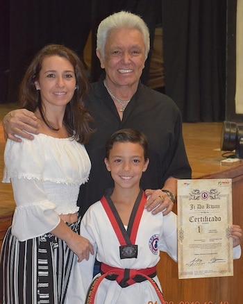 Con su esposa, de origen