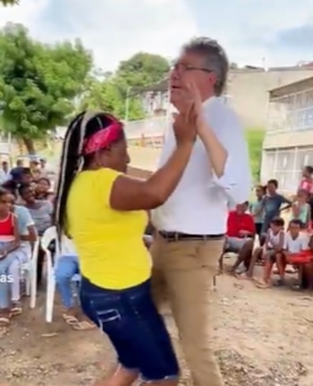 Mauricio Cárdenas protagoniza un video