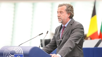 Bulgaria avisa de que la inestabilidad en Francia puede rebajar el apoyo militar a Ucrania