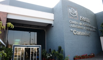 El trámite de pensión exige cumplir de forma simultánea la edad mínima y el tiempo de servicio.
(Foto: Gobierno de México)