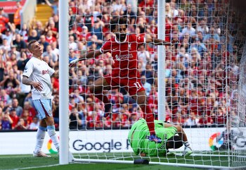 Emiliano Martínez sufrió el poder