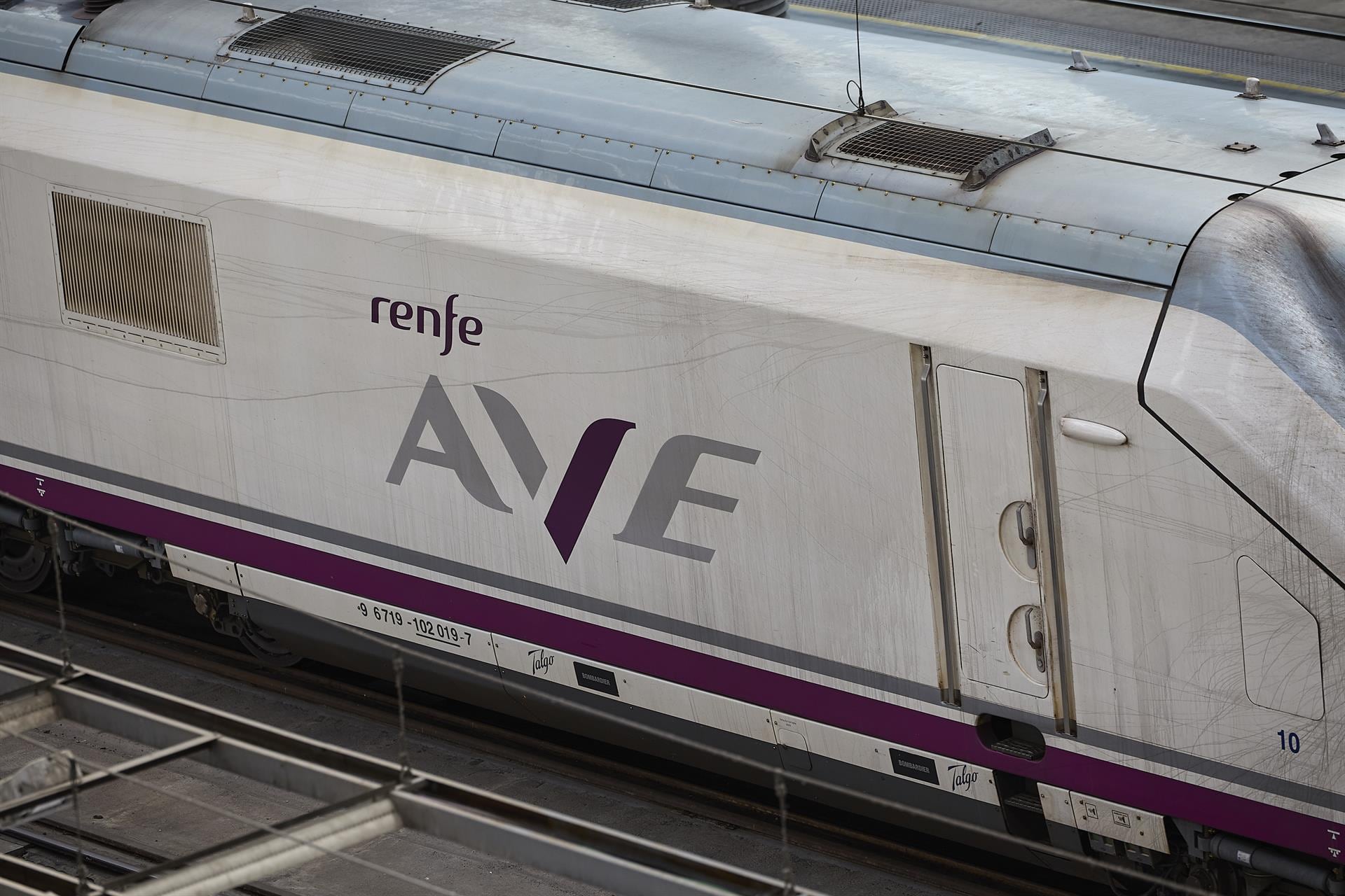 Imagen de archivo de un tren de alta velocidad de Renfe. (Europa Press)
