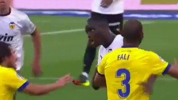 Salió a la luz el video que podría comprometer a Juan Cala después de asegurar que nunca lanzó un insulto racista contra Diakhaby