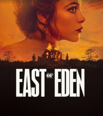 Póster de 'Al este del Edén' mostrando el perfil de una mujer, una casa en llamas con dos figuras en silueta y el título en la parte inferior