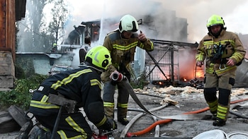 Ascienden a cuatro los muertos por el ataque ruso de este sábado sobre la región de Kiev