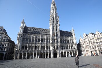 Grand Place de Bruselas vacía. Bélgica 24 de marzo de 2021. REUTERS / Yves Herman