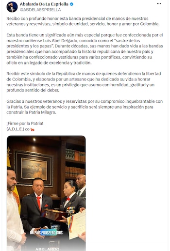 Abelardo de la Espriella recibe la banda presidencial de manos de veteranos en un acto cargado de simbolismo - crédito @ABDELAESPRIELLA/X