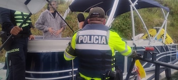 El rescate en el embalse de Guatapé se concretó 24 horas después de que el grupo pidiera auxilio a la Línea 123 Antioquia - crédito Policía