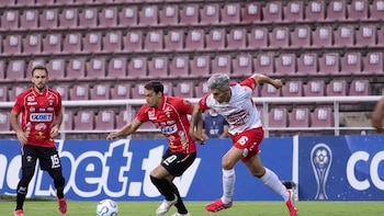 Santa Fe no tuvo piedad de Caracas y lo goleó 3-0: clasificó a octavos de la Copa Sudamericana