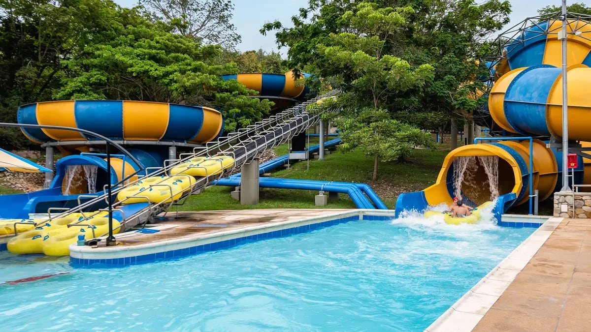 Una escapada a este parque combina diversión acuática, naturaleza y actividades educativas para toda la familia - crédito Piscilago