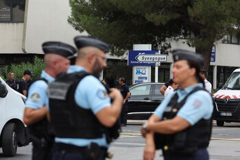 La Policía francesa custodia las