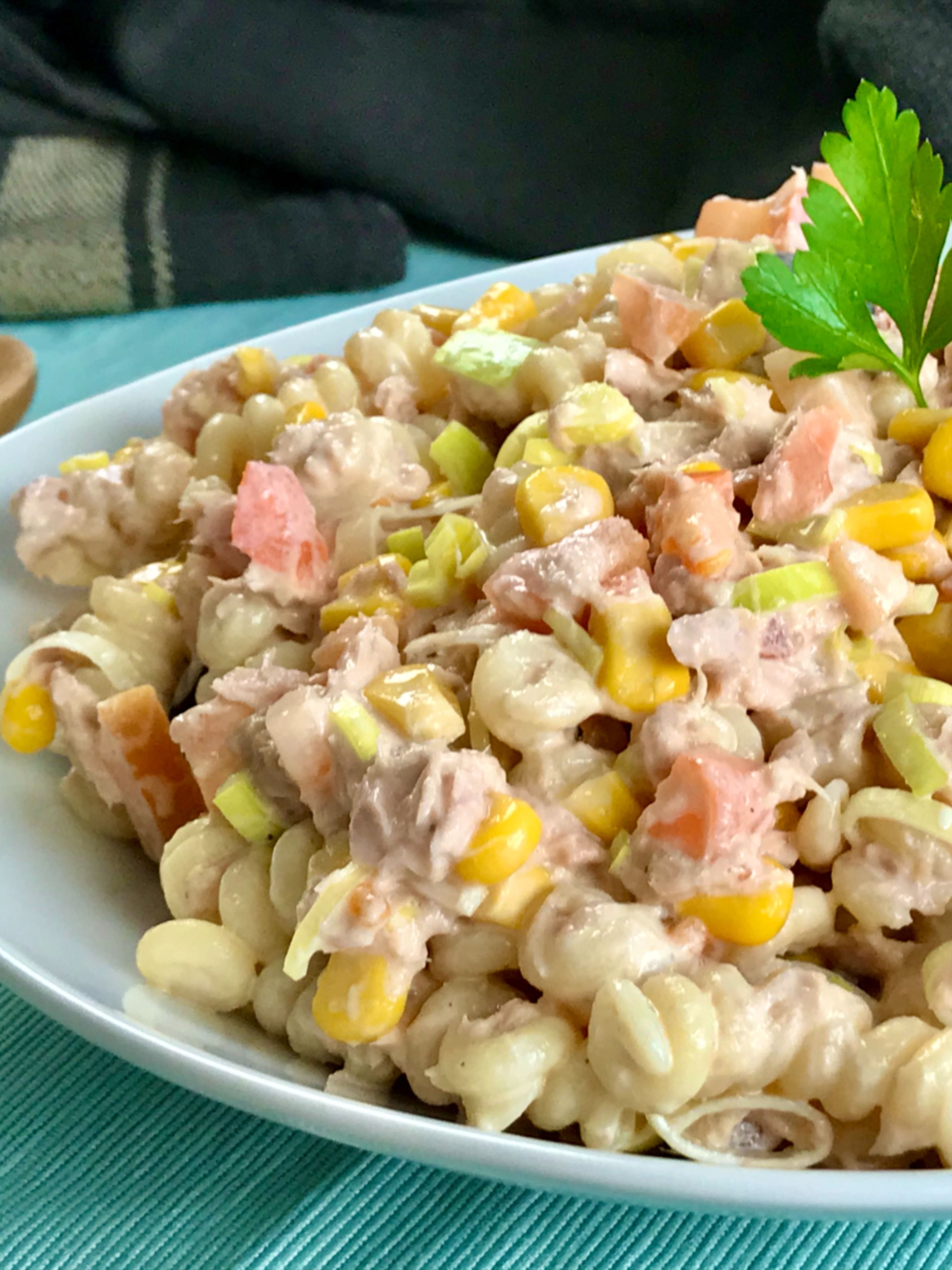 El plato acepta variaciones con ingredientes como maíz, guisantes, apio y tomates cherry para mayor versatilidad. (Imagen Ilustrativa Infobae)