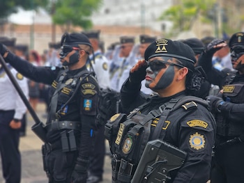 A Guatemala comemorou o 29º aniversário da Polícia Nacional com um desfile institucional liderado por Bernardo Arévalo no centro histórico.