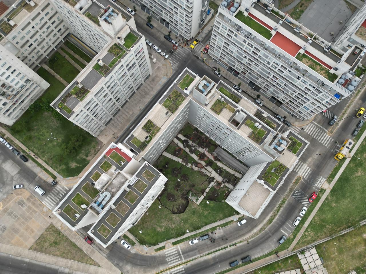 Cerca de 300 residentes se encuentran fuera de sus hogares tras el derrumbe (Gastón Taylor)