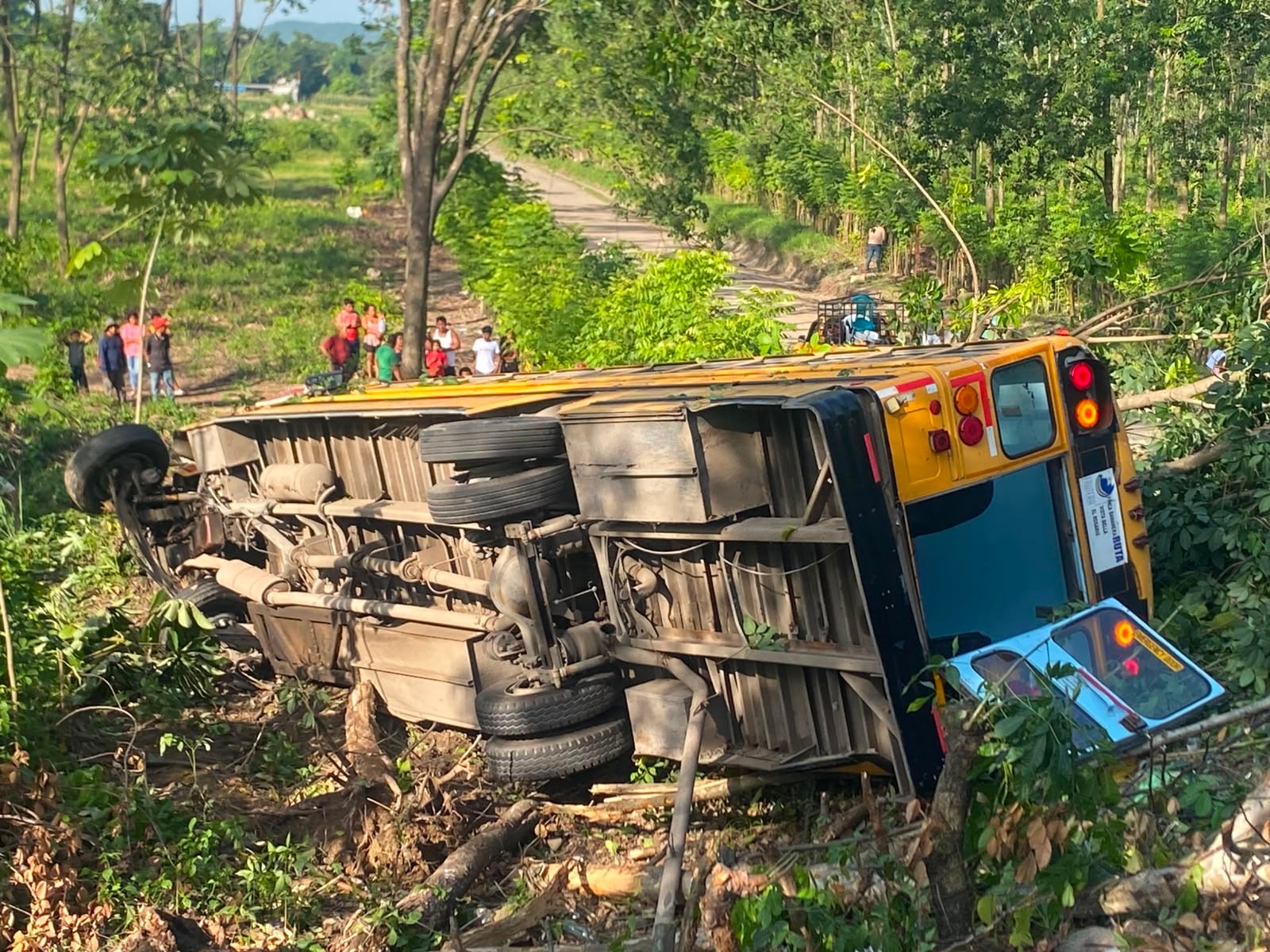 El accidente en la ruta al Pacífico ocurrió en el sector conocido como La Lavadora, una zona de la CA-2 Occidente asociada a frecuentes hechos de tránsito. (Bomberos Voluntarios de Guatemala)