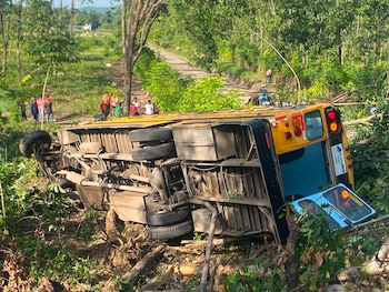 El vuelco del autobús en Guatemala se sumó al alza de la siniestralidad vial, con un aumento superior al 21% y un promedio diario de 7 muertes en carreteras, según Onset y Provial.