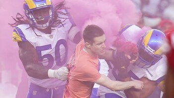 El brutal tackle de una