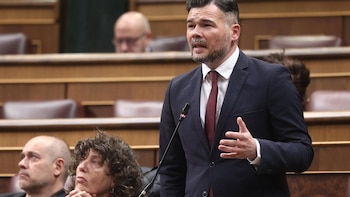 Rufián tacha de "racistas" a Vox y PP por acordar la prioridad nacional: "No debería ser decente ni legal"