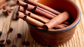 La canela puede ser clave para controlar la glucosa en adultos mayores de 50 años con prediabetes