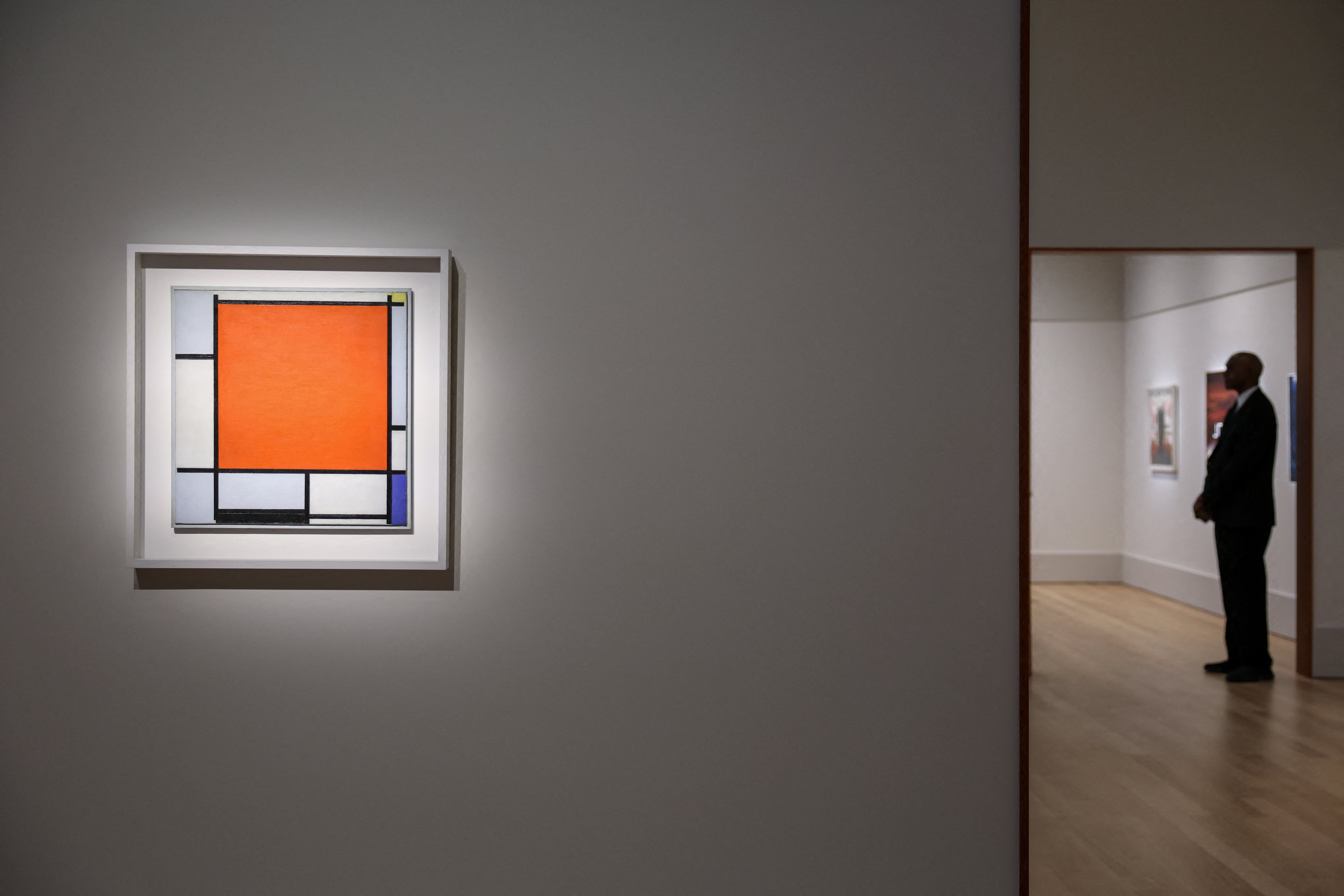 “Composition with Large Red Plane, Bluish Gray, Yellow, Black and Blue” —procedente de la colección de Leonard y Louise Riggio— se vendió por USD 47,5 millones ( REUTERS/Kylie Cooper)