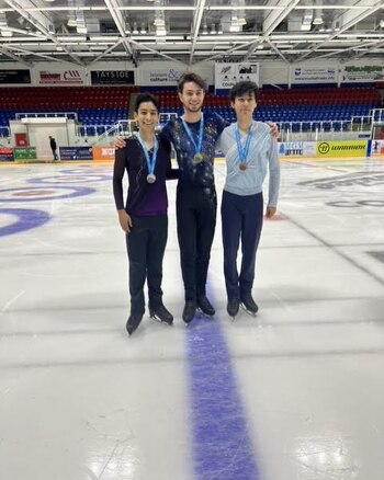 Donovan junto a los otros