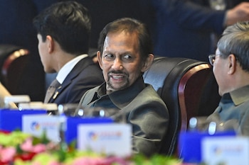 Sultán Hassanal Bolkiah. El comercio entre Perú y Brunéi es un ejemplo de las relaciones comerciales que Perú mantiene con países de diversas regiones, aunque en este caso, el volumen es relativamente pequeño. Créditos: TANG CHHIN SOTHY/Pool via REUTERS