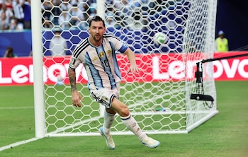 Lionel Messi, de Argentina, celebra después de marcar el primer gol durante el partido de los dieciseisavos de final del Mundial 2026 entre Argentina y Cabo Verde en Miami (EE.UU.). EFE/RONALD WITTEK