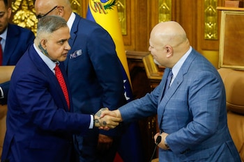 Tarek William Saab saluda a