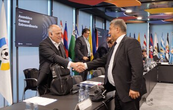 Saludo previo al comienzo de