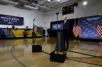 Biden habla en un evento