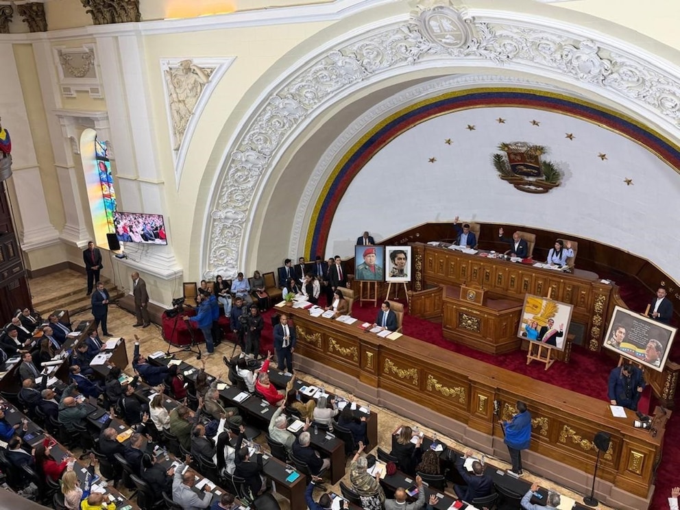 El Parlamento venezolano anunció 561 postulaciones para renovar el Tribunal Supremo de Justicia El Parlamento venezolano anunció 561 postulaciones para renovar el Tribunal Supremo de Justicia