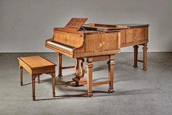 El piano de cola estilo