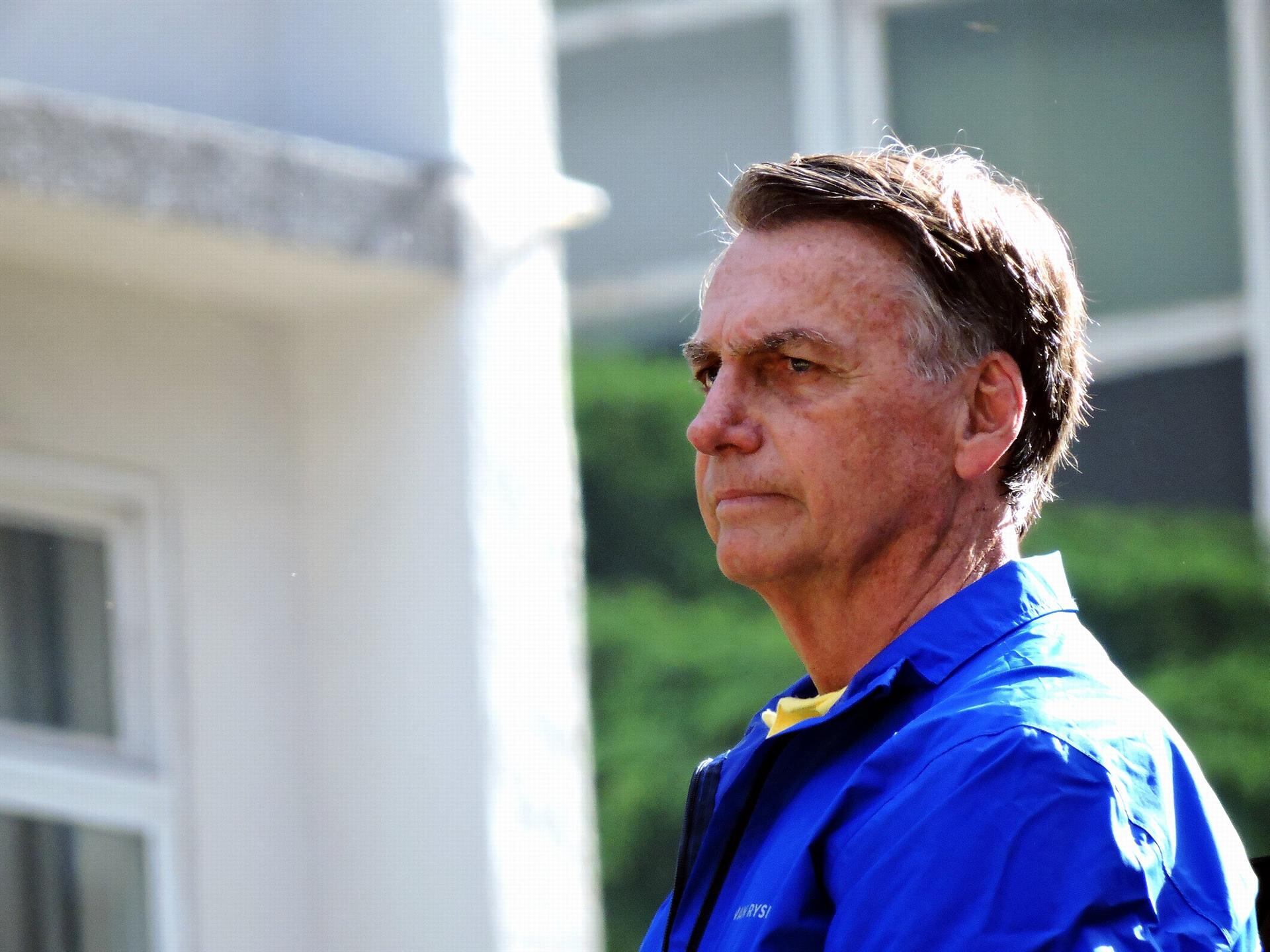 El partido de Bolsonaro le suspende de sueldo y funciones tras su condena por intento de golpe de Estado