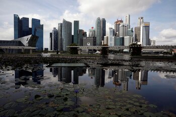 Singapur encabeza el ranking global de competitividad, mientras Argentina figura en el puesto 58 entre 70 países (Reuters)
