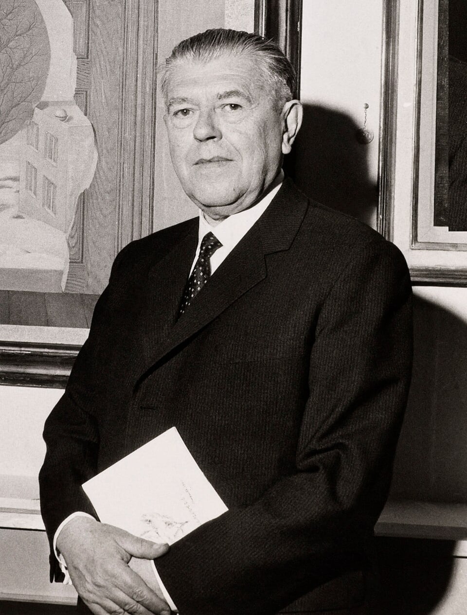 René Magritte en 1961 (Wikipedia)