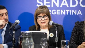 Conferencia de Patricia Bullrich en el Senado por la Ley de Tierras