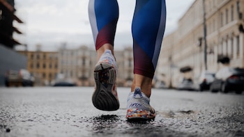 Mirar la suela para ver