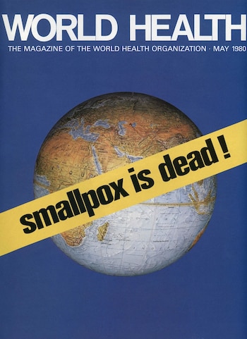 Portada de la revista World Health de mayo de 1980, con un globo terráqueo y una cinta amarilla en diagonal con el texto 'smallpox is dead!'