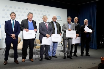 La obra reconstruye el secuestro, cautiverio y muerte del coronel Argentino del Valle Larrabure en el contexto de la violencia política en la Argentina de la década del 70