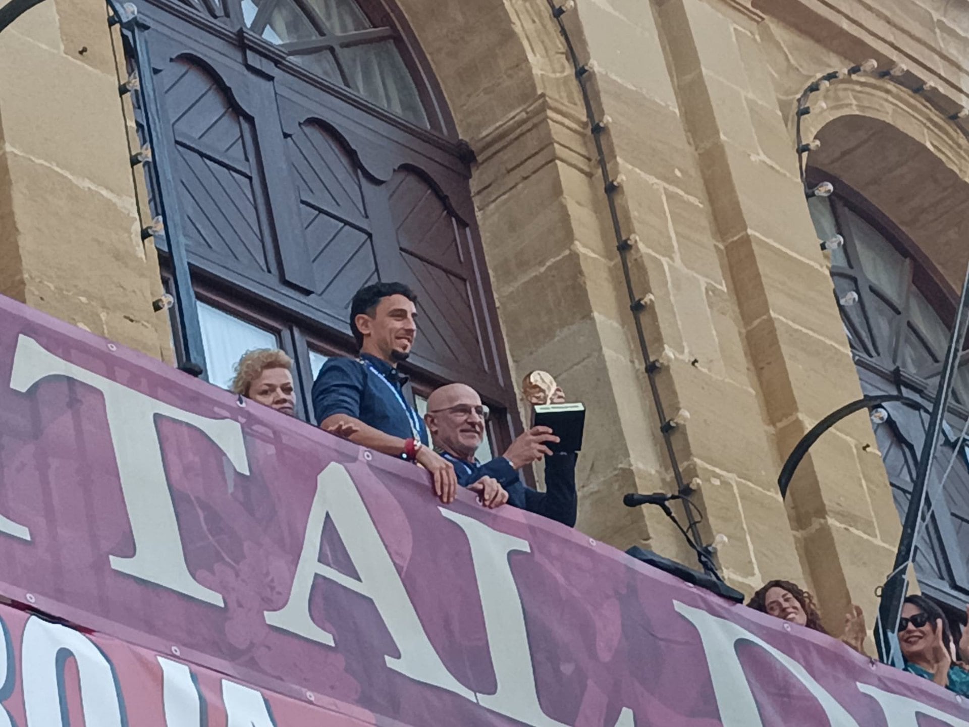 Luis de la Fuente, "emocionado, feliz y orgulloso" en el homenaje en Haro